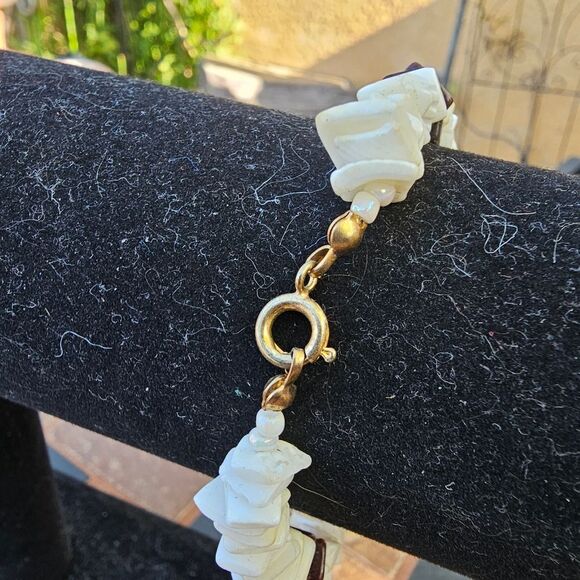 Vintage Puka Shell and Tigers Eye Bracelet - Picture 3 of 3